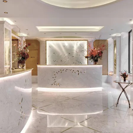La Demeure Montaigne Hotel