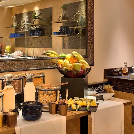 La Demeure Montaigne Hotel
