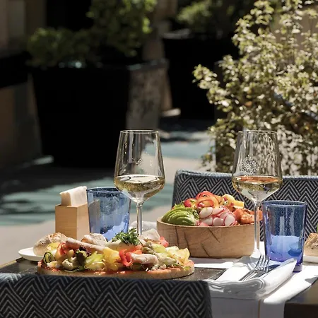 La Demeure Montaigne Hotel Paris