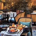 Hotel La Demeure Montaigne Paris