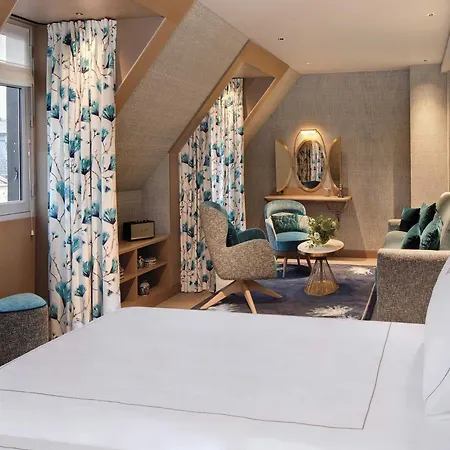 Отель La Demeure Montaigne 5*
