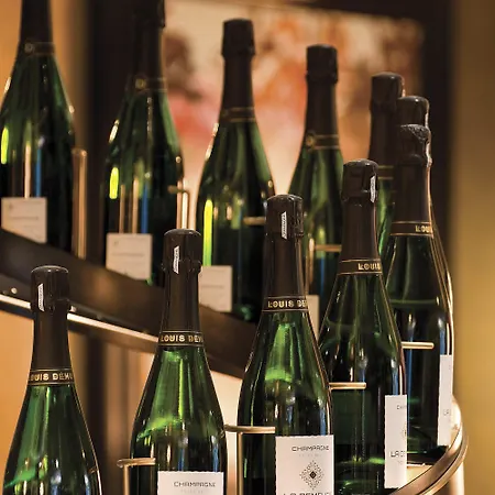 Отель La Demeure Montaigne 5*