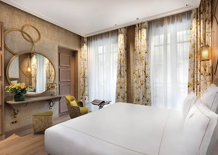 La Demeure Montaigne 5* פריז