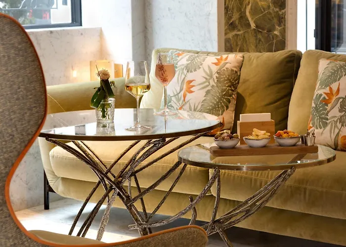 La Demeure Montaigne 5* פריז