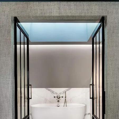 La Demeure Montaigne Hotel