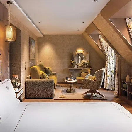 La Demeure Montaigne Hotel