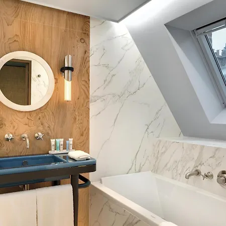 Hotel La Demeure Montaigne Paris