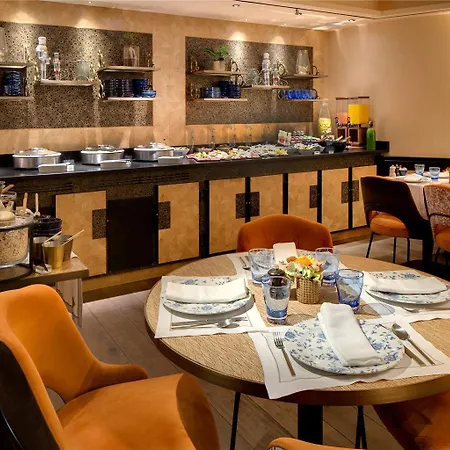 La Demeure Montaigne Hotel