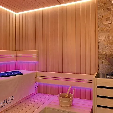 Hotel La Demeure Montaigne 5*