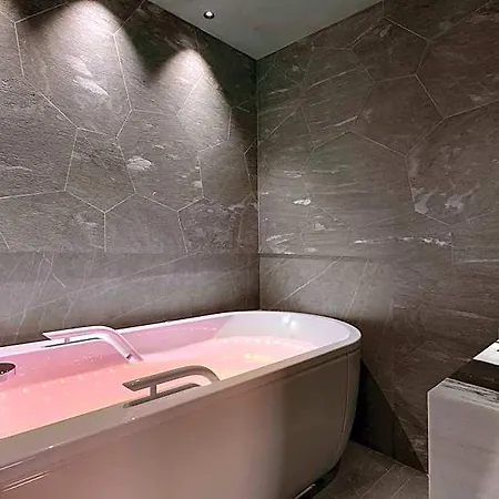Hotel La Demeure Montaigne 5*