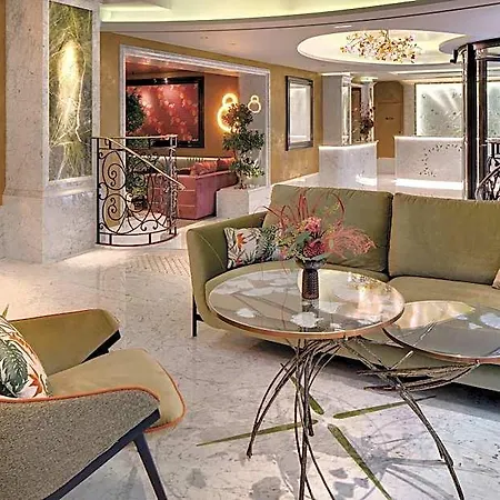 Hotel La Demeure Montaigne Parijs