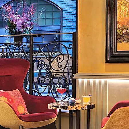 La Demeure Montaigne Hotel
