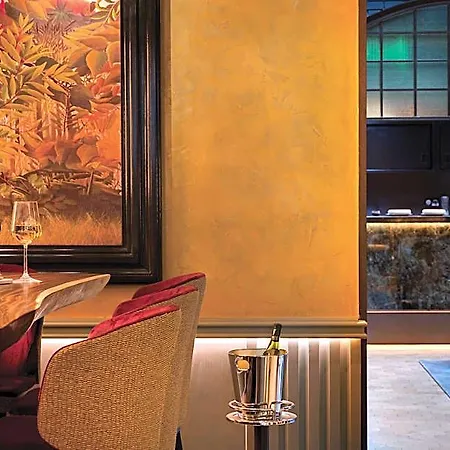 La Demeure Montaigne Hotel