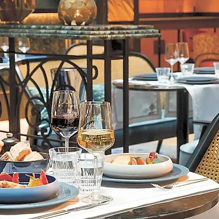 La Demeure Montaigne Hotel Paris
