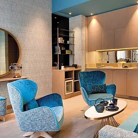 Hotel La Demeure Montaigne 5*