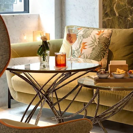 Hotel La Demeure Montaigne Paris