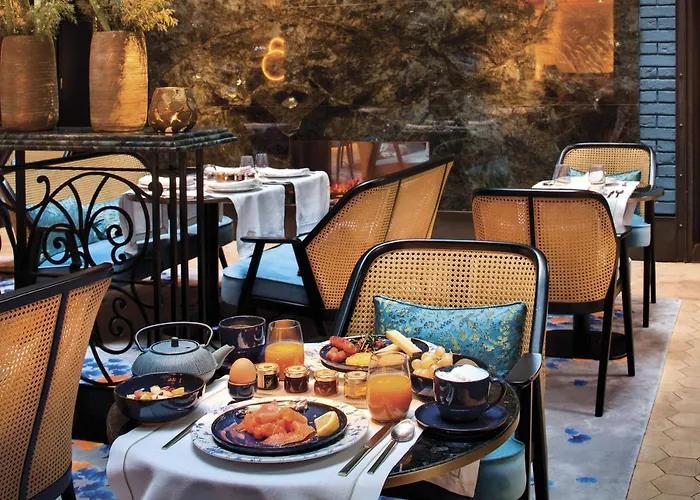 ホテル La Demeure Montaigne パリ