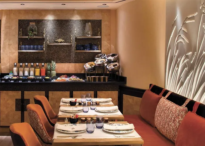Отель La Demeure Montaigne 5*