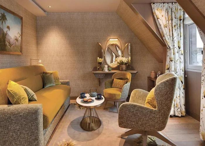 La Demeure Montaigne 5* Париж