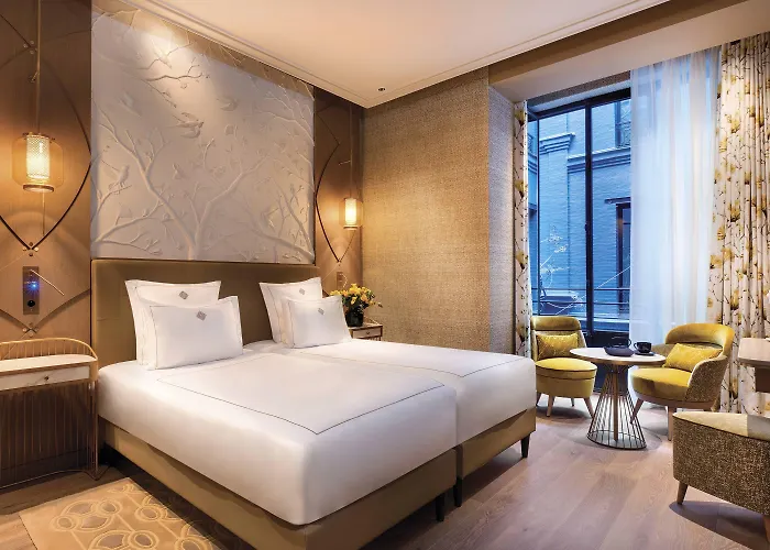 ホテル La Demeure Montaigne パリ