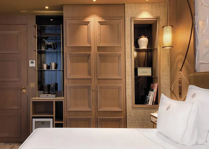 ホテル La Demeure Montaigne パリ