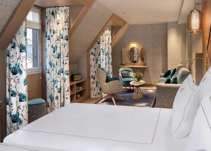 ホテル La Demeure Montaigne 5*