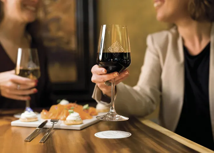 Hotel La Demeure Montaigne Paris