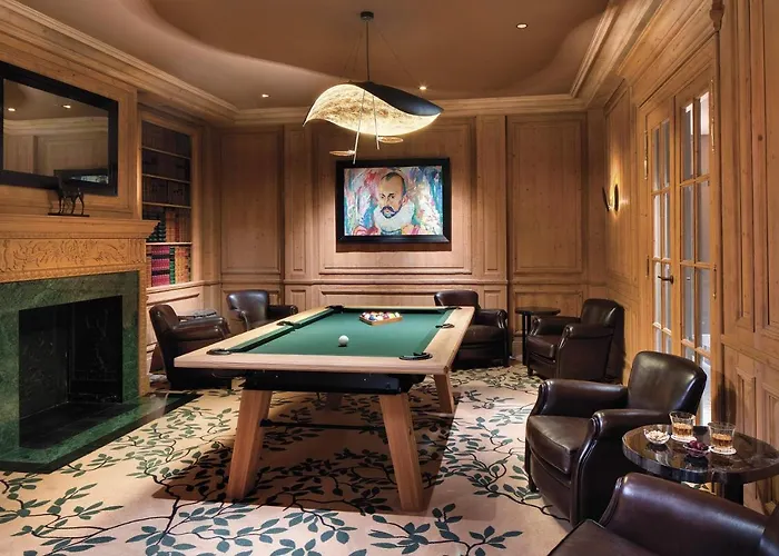 La Demeure Montaigne Hotel