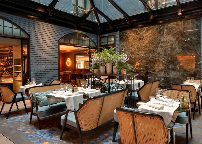 ホテル La Demeure Montaigne パリ