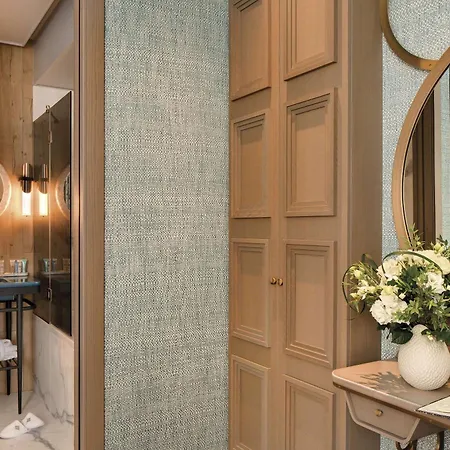 La Demeure Montaigne Hotel