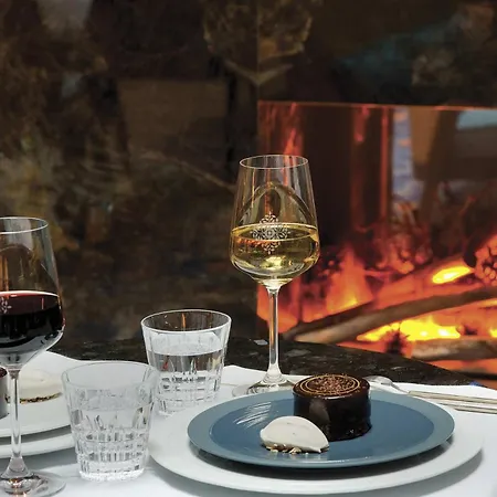 Hotel La Demeure Montaigne Parijs