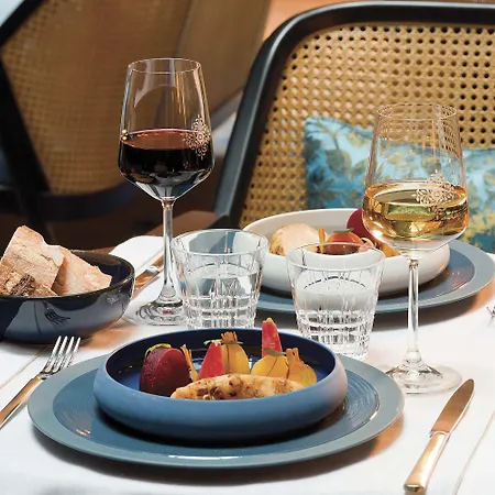 La Demeure Montaigne Hotel