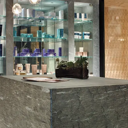 Hotel La Demeure Montaigne Parijs