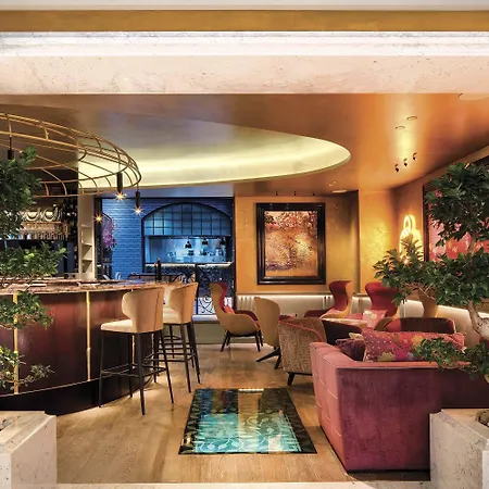 La Demeure Montaigne Hotel