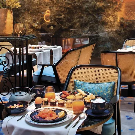 Hotell La Demeure Montaigne Paris